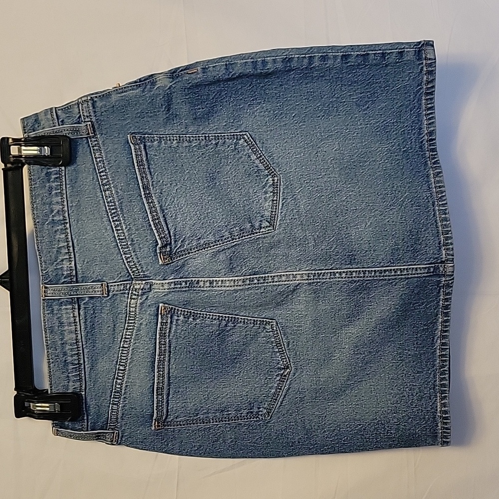 Universal Thread - image 4